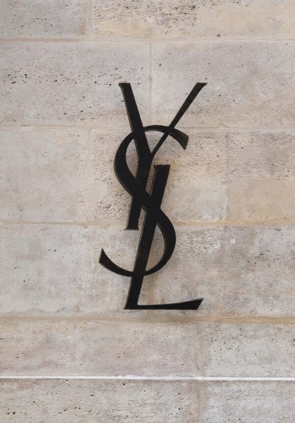 Adresse Yves Saint Laurent