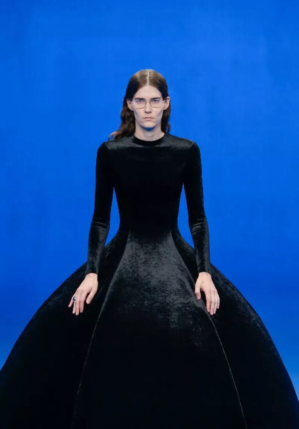 Robe noir Balenciaga